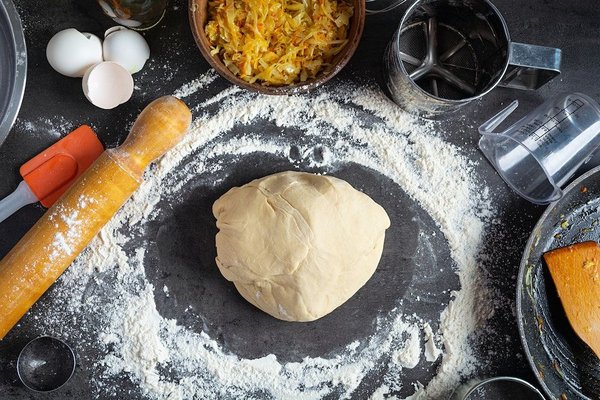Quels sont les ingrédients essentiels pour une pâte à pizza sans gluten réussie ?
